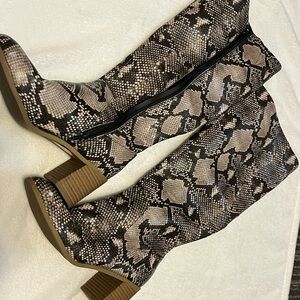 Universal Thread Snakeskin- Black and Brown